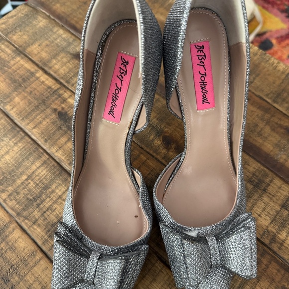 ✨ Betsey Johnson Silver Glitter Bow Heels | Party Pumps ✨ - Picture 5 of 5